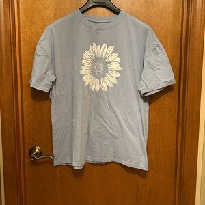 2 for 1 deal* oversized fit blue tee with white flower 🌼 size xl